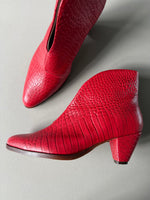LADY RED
